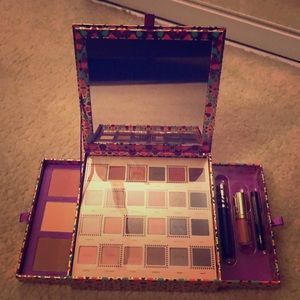 NEW WITH BOX Tarte Tartiest Trove Make Up Box